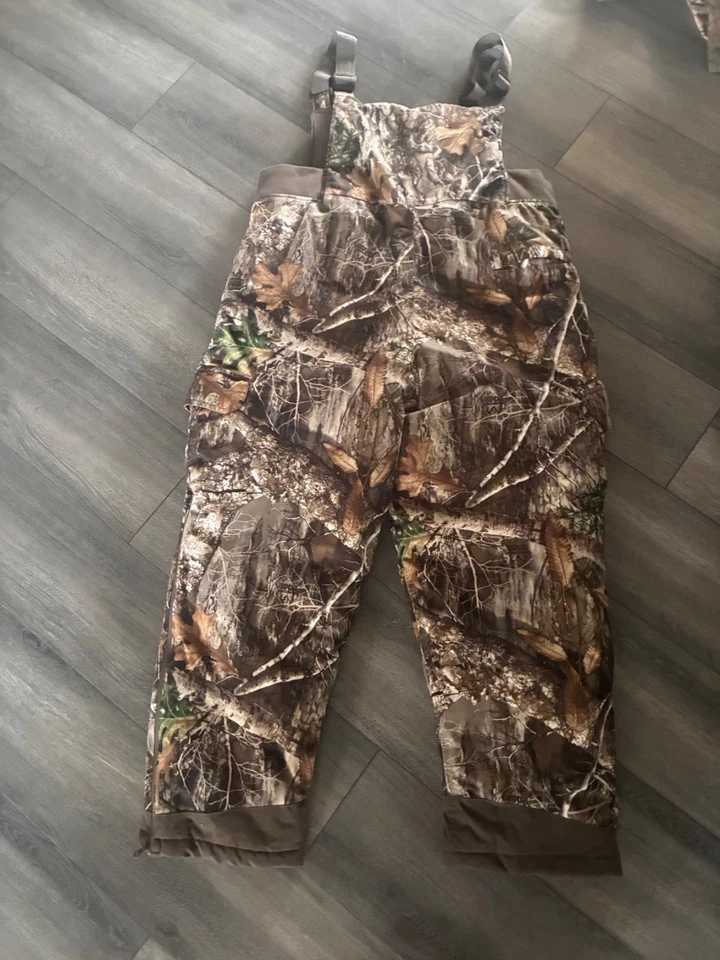 Used realtree camo xl bib with pockets - Image 2 of 3