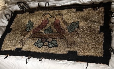 ANTIQUE 19th CENTURY FOLK ART MATCHED BIRDS Cream Black HOOKED RUG 39  X 21 