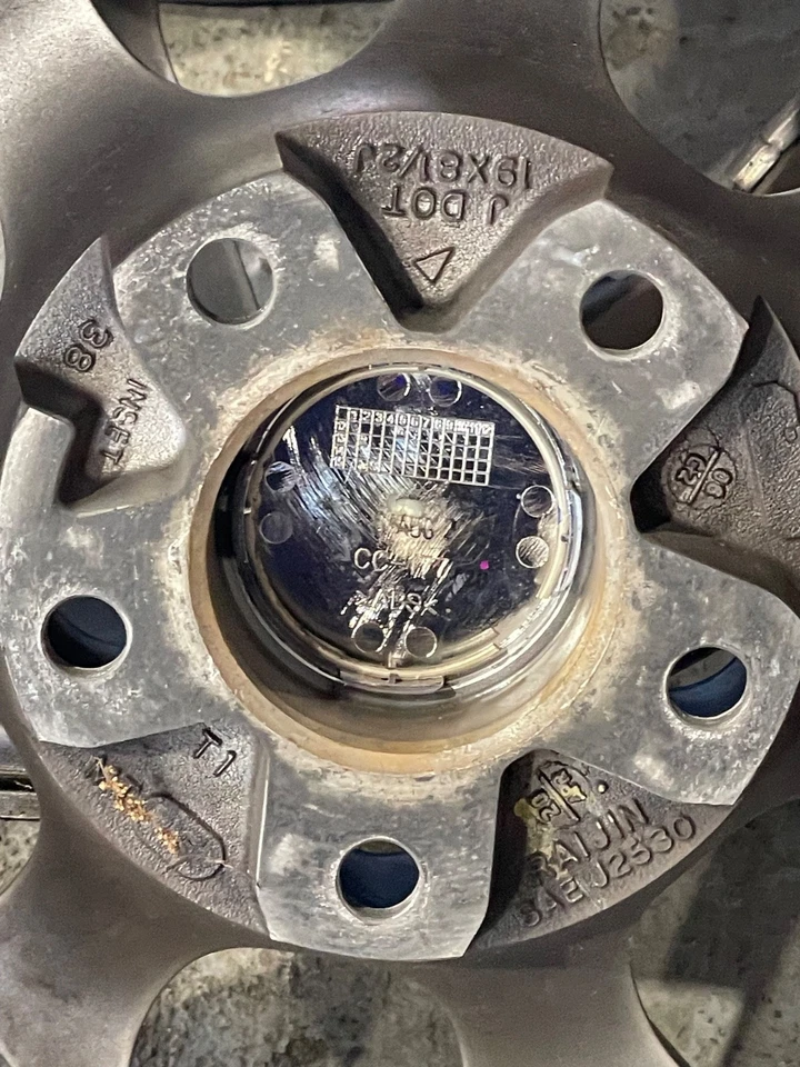 Juego de distancia entre ejes escalonada BMW M3-M4 plateada [Enkei] de 19 pulgadas Foto 3 de 4