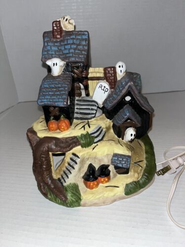 Pacific Rim #1962 Ceramic Dr. Skulls House Halloween Village 9” Electric Light  - Picture 1 of 7