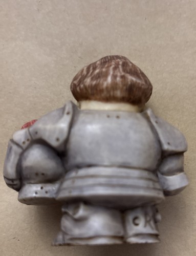 Medieval Knight Resin Figure 2.5’’ - Picture 2 of 6