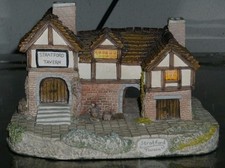 Memory Lane miniature cottage, No41, "Stratford Tavern"
