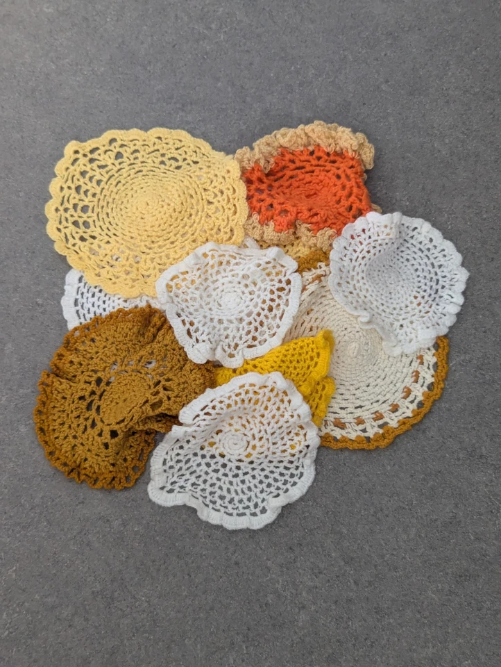 Set of 12 Vintage 1960s 1970s Wool Knitted Doilies Placemats Retro Table Linen - Image 2 of 4