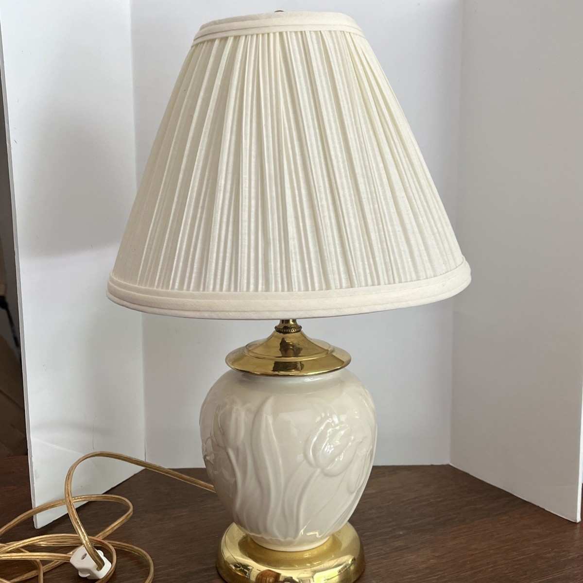 lenox Porcelain Small Accent Lamp With Finial And Shade 16 in