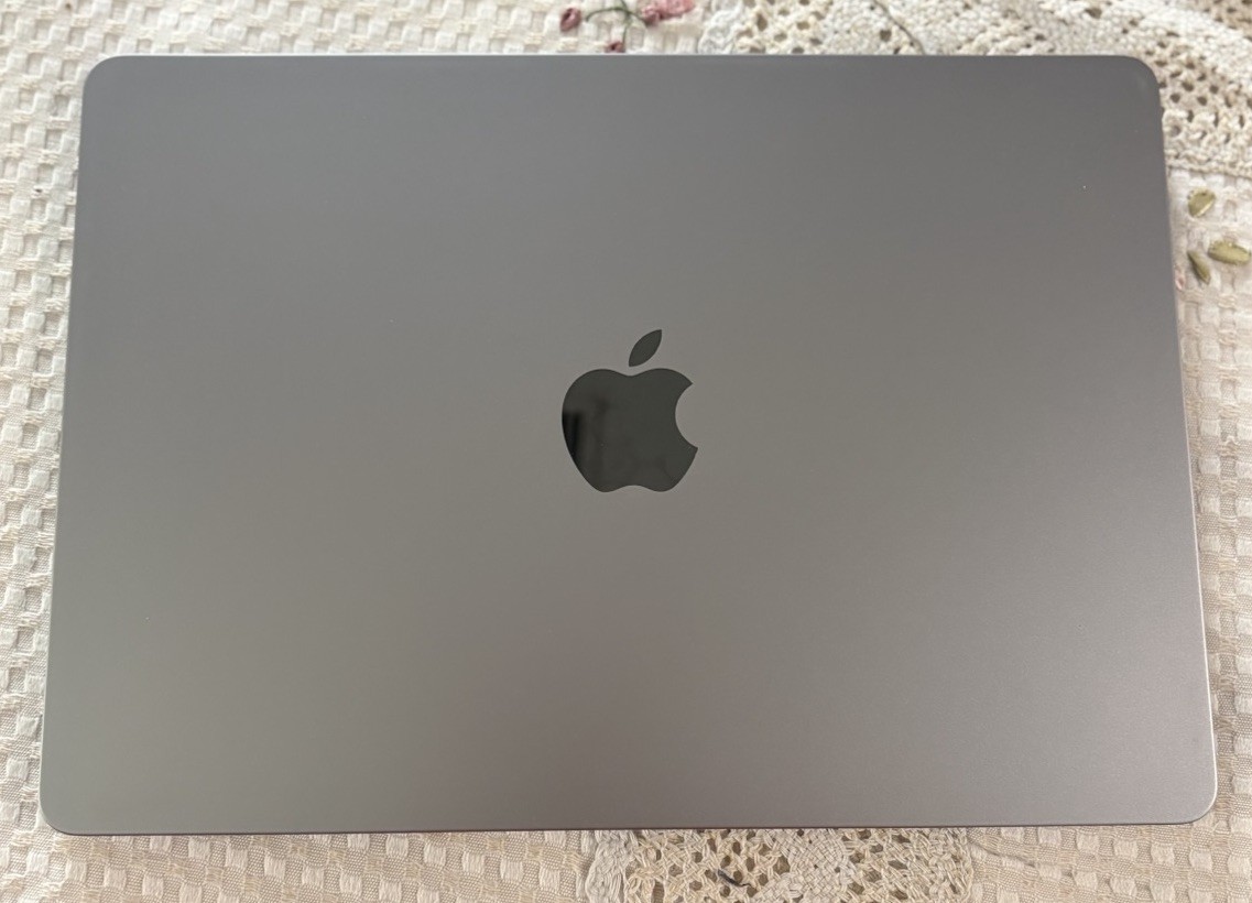 Lowest Price Apple MacBook Air M2 2022 /8GB /256GB SSD.