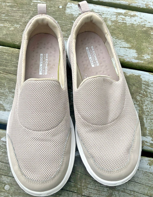 Women s Sketchers Slip on Yoga Mat Size 6.5 Tan, VGUC, free shipping