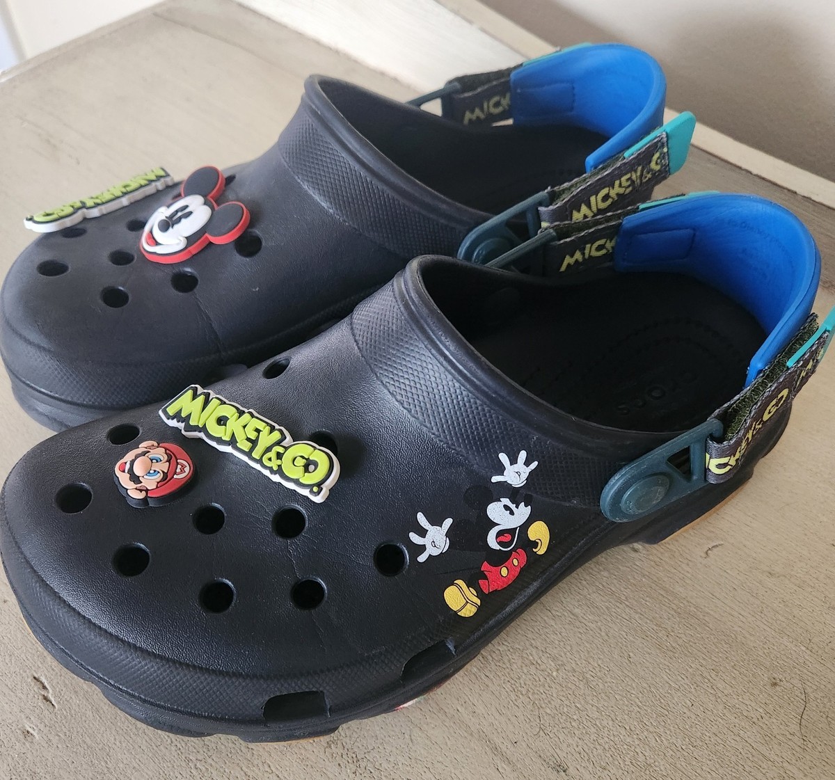 Crocs Disney Mickey Mouse Clogs. Mens Size 6 / Womens Size 8  display picture 2