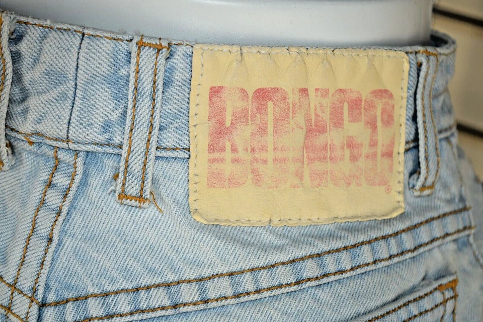 Vintage Bongo Jeans 26 x 29 80s Light Blue High Waist Tapered Button Fly MadeUSA - Image 4 of 4