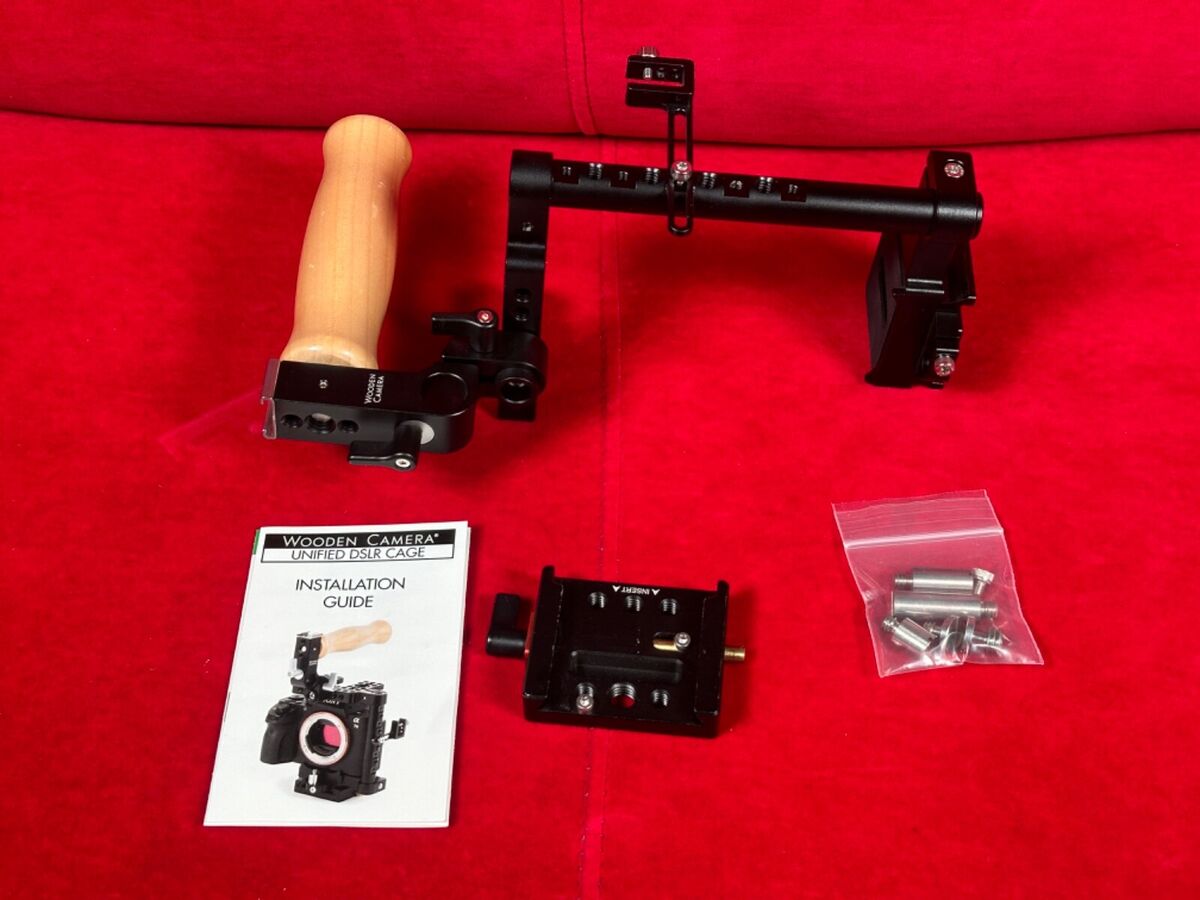Wooden Camera Unified DSLR Black Cage (Medium) w/Wood Handle Wooden Camera Unified DSLR Black Cage (Medium) w/Wood Handle
