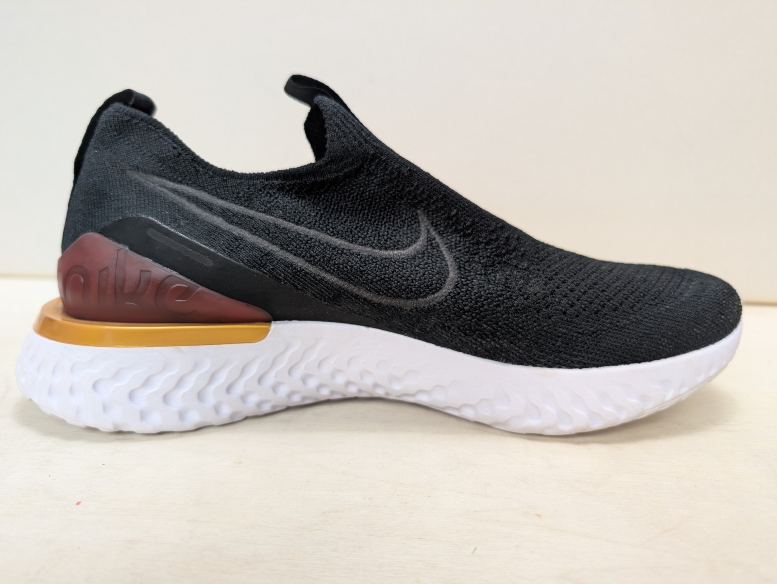 Nike Womens Epic Phantom React Flyknit BV0415-004- Black University Red Size 8.5 image 5