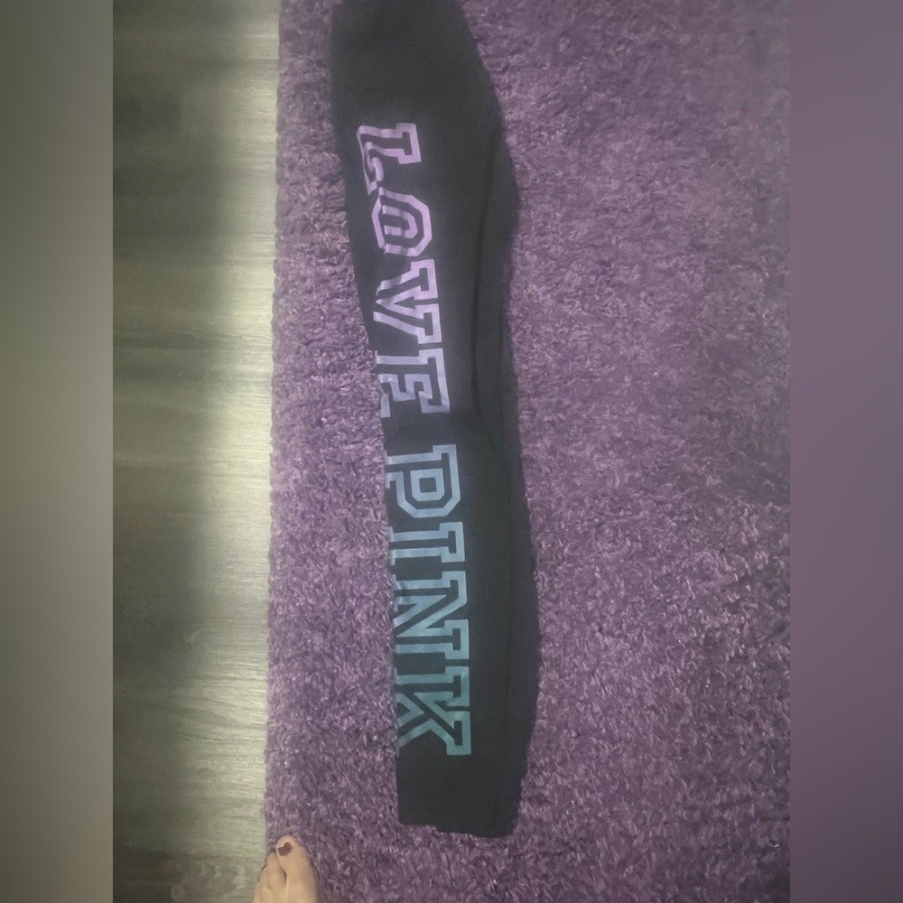 ✨VS PINK Black Leggings with Love Pink Graphic