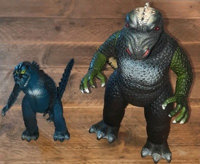2 x Godzilla 1 x 1986 1 x 87 Spielzeug DDR Action Figur Figuren Retro 80s 36 cm