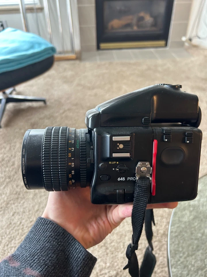 mamiya 645 pro con lente 45mm Foto 2 de 4