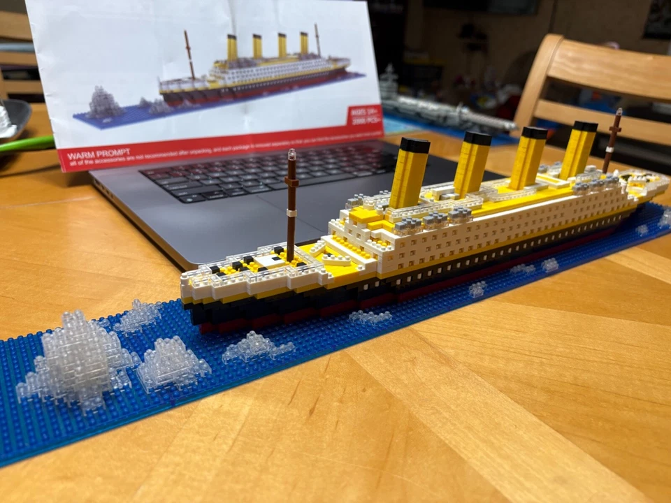 RMS Titanic Micro Building Block (2000 pcs), pre-owned, excellent condition - Image 2 of 2