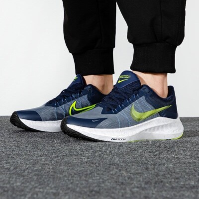 Nike Zoom Winflo 8 Neu Running Laufschuhe Asphalt Wald Gr:42,5 Sport Ausdauer