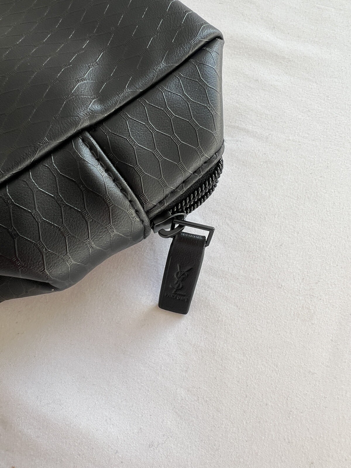 NUOVO Saint Laurent Perfums YSL nero trucco cosmetico borsa ecopelle 7x5x3