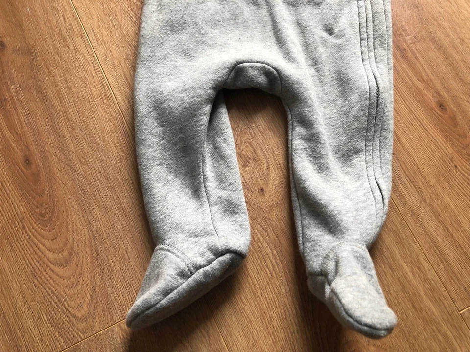 Baby GAP - Mono Body Manga Larga - Talla 6-9 Meses - Gris - Immagine 3 di 4