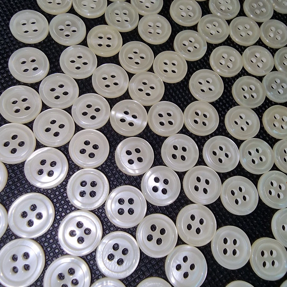 100 Vintage Natural Shell Buttons Mother Of Pearl - Pearlescent Rare Collection - Image 4 of 4