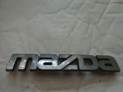VINTAGE MAZDA METALL KAROSSERIE MOTORHAUBE KOFFERRAUM MASKOTTCHEN ABZEICHEN SCHRIFT