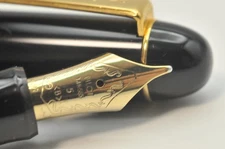 Vintage Pilot Custom 74 Fountain Pen 14K Broad Nib Black w/Converter Exc+ W11116