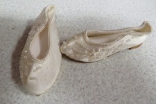 1 PAIRS DOLL SHOES 3-1/2" VINTAGE ANTIQUE OR MODERN WHITE SLIP ONS BEAUTIFUL