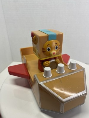 Jakks Daniel Tigers Neighborhood Pull Back & Go Cardboard Box Airplane Car