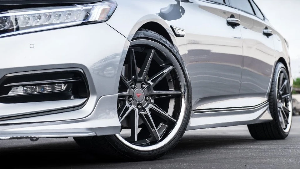 F20x8.5/R20x10"Staggered Ferrada Wheels CM2 Matte Graphite with Chrome Lip Rims - Изображение 2 из 4