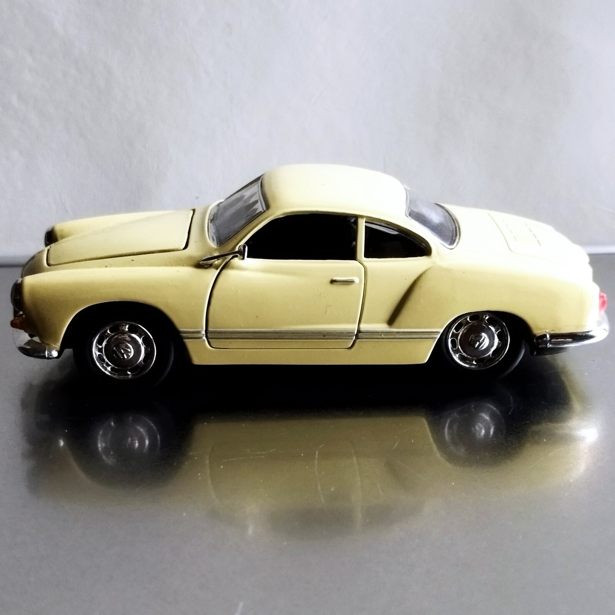 Sunnyside Superior , China. No SS 5742. Scale 1/28. 1966 VW