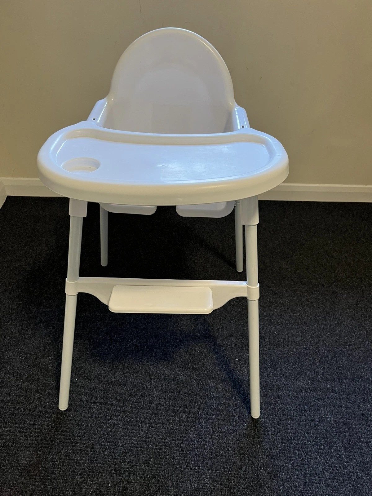 Babylo Eatin' Mess Convertible Highchair Adjustable Footrest Compact Frame white
Opens in a new wind