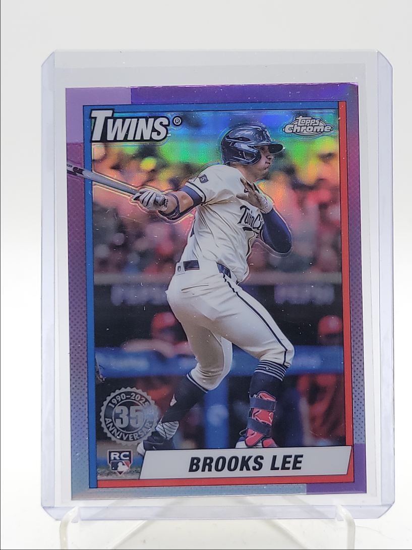 BROOKS LEE 2025 TOPPS CHROME 1990 TOPPS ROOKIE REFRACTOR TWINS B RC Q4600