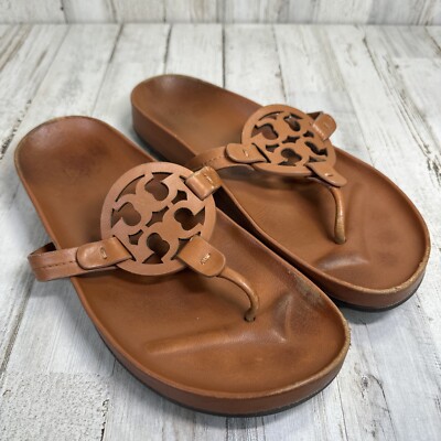 Tory Burch キャメル ロゴサンダル 新しいファッション - Tory Burch キャメル ロゴサンダル