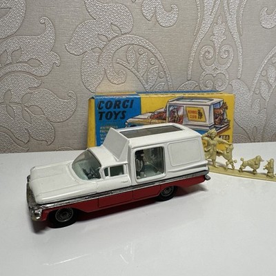 Corgi 486 Chevrolet Impala ''Kennel Club'' mit Figuren