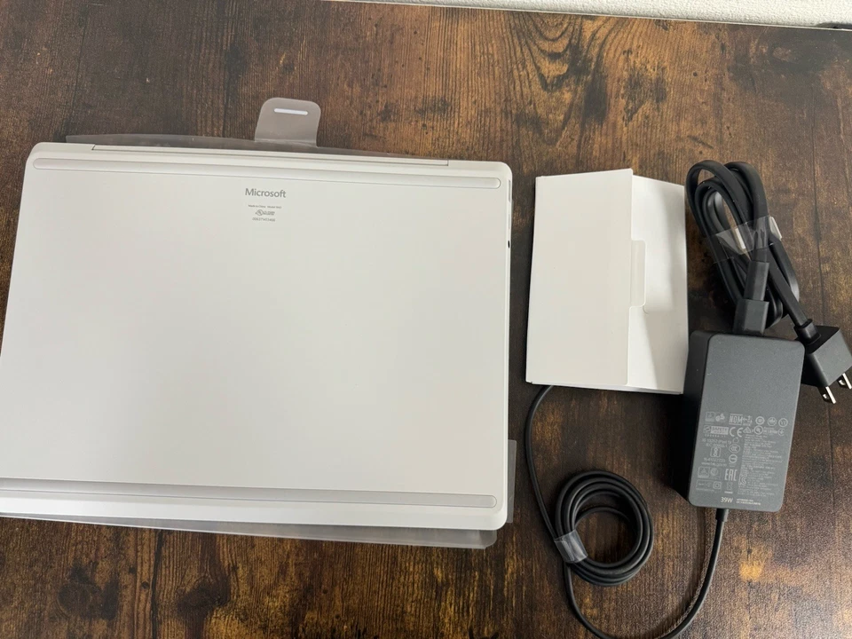 Microsoft Surface Go 12.4" (64GB, Intel Core i5 10th Gen, 4GB), Model 1943 - Image 3 of 4