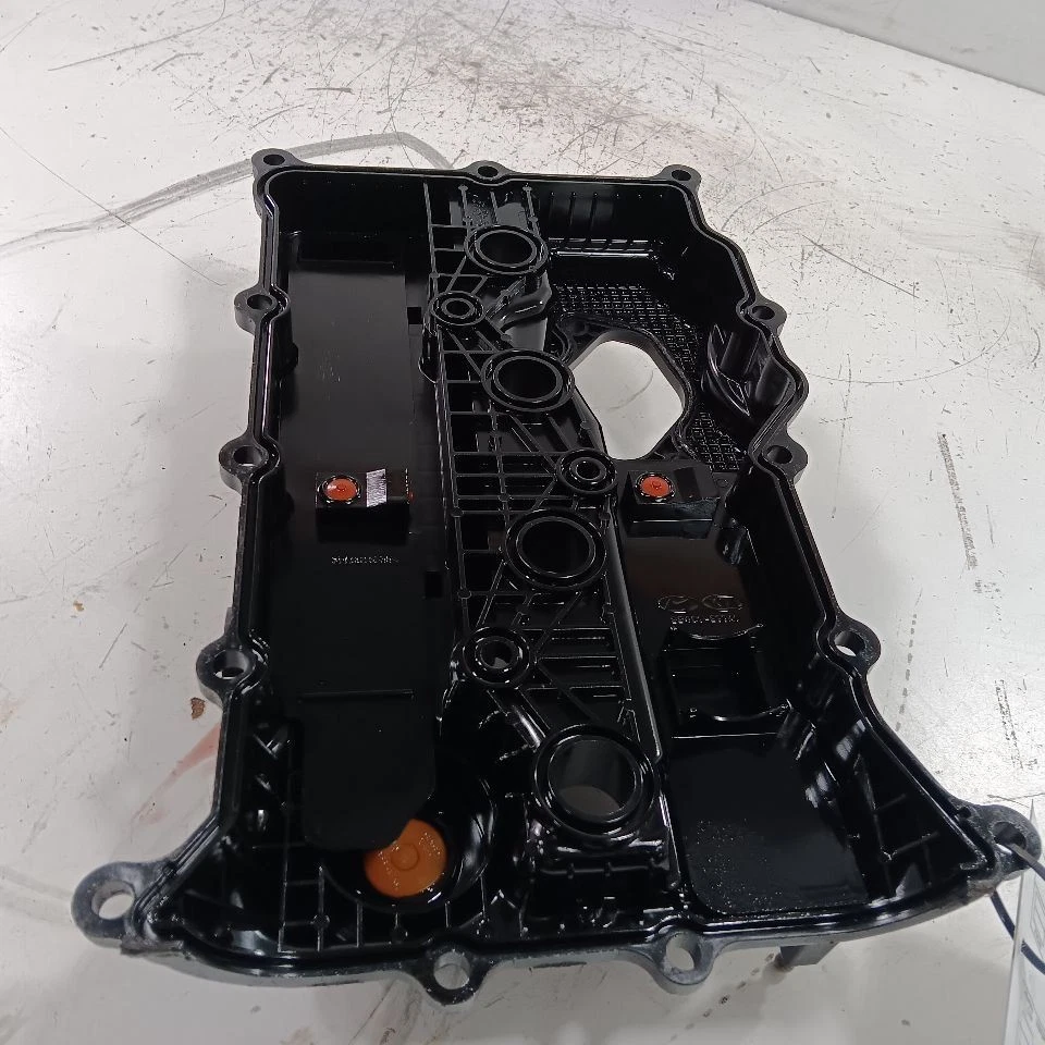 Kia Sportage 2.4 Engine Cylinder Head Valve Cover  2022 2021 2020 2019 2018 - Image 2 of 4