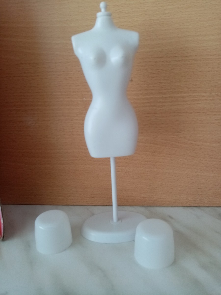 Barbie Collector - T7743 - Poupée Mannequin - Barbie Basics Model #08