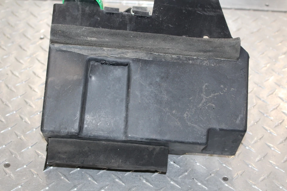 2005 YAMAHA ROAD STAR XV1700PC WARRIOR BATTERY TRAY BOX HOLDER — 第 2/4 张图片