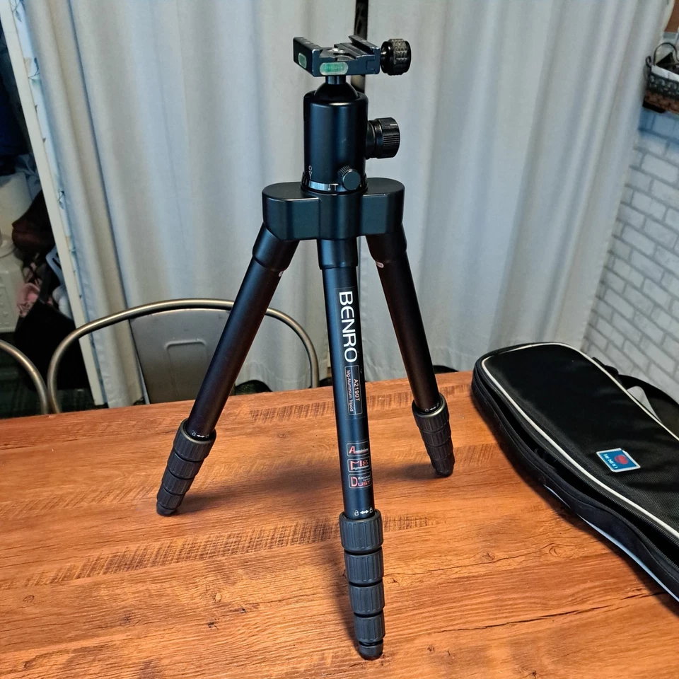 TRÍPODE PLANO DE VIAJE DE ALUMINIO BENRO A2190T CON ESTUCHE Y ACCESORIOS Foto 2 de 4