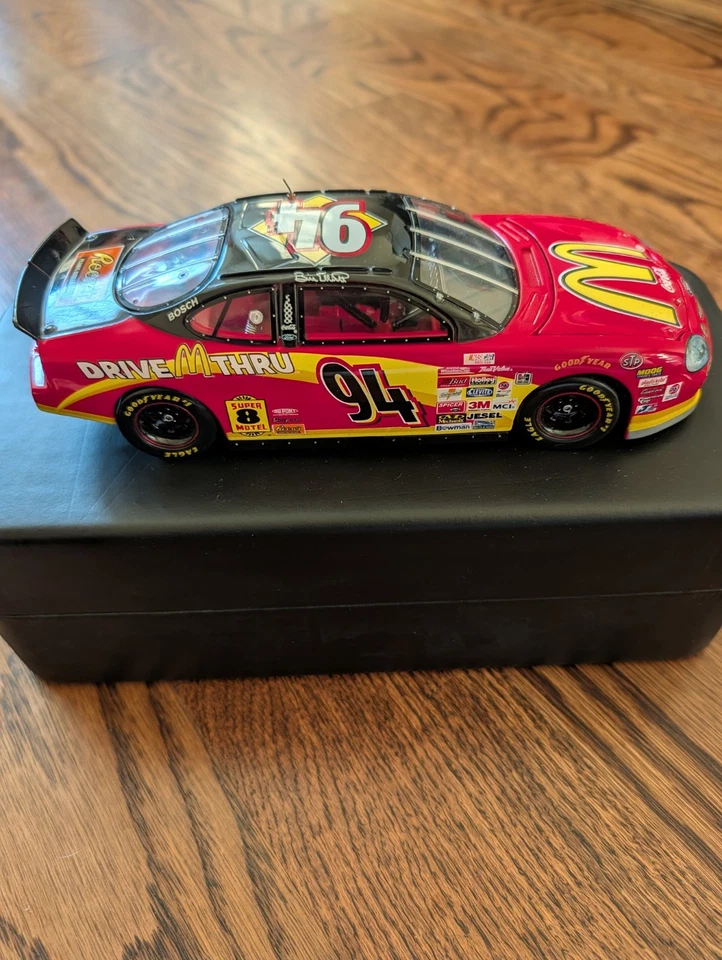 Bill Elliott #94 McDonald’s 1:24 NASCAR Diecast Car Racing Champions auténtico certificado de autenticidad Foto 2 de 4