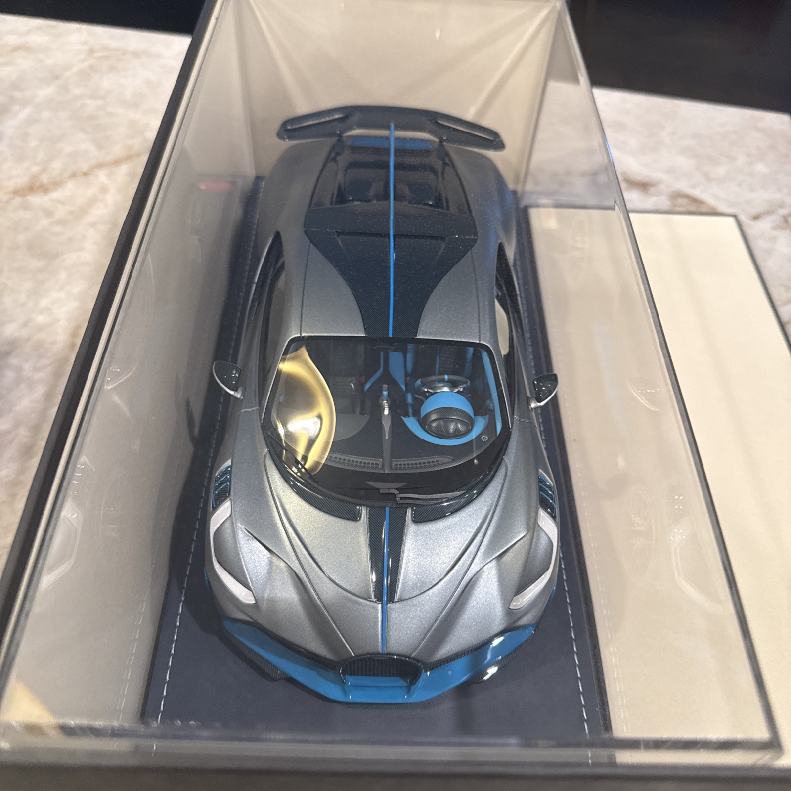 MR Models Bugatti Divo 2018 Con Vetrina With Showcase 1:18 BUG09A