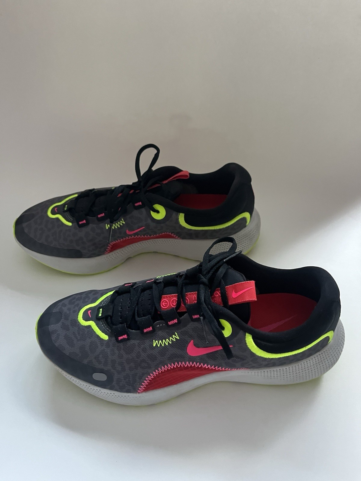 Nike React Escape RN Particle Grey Hyper Pink Wom… - image 1