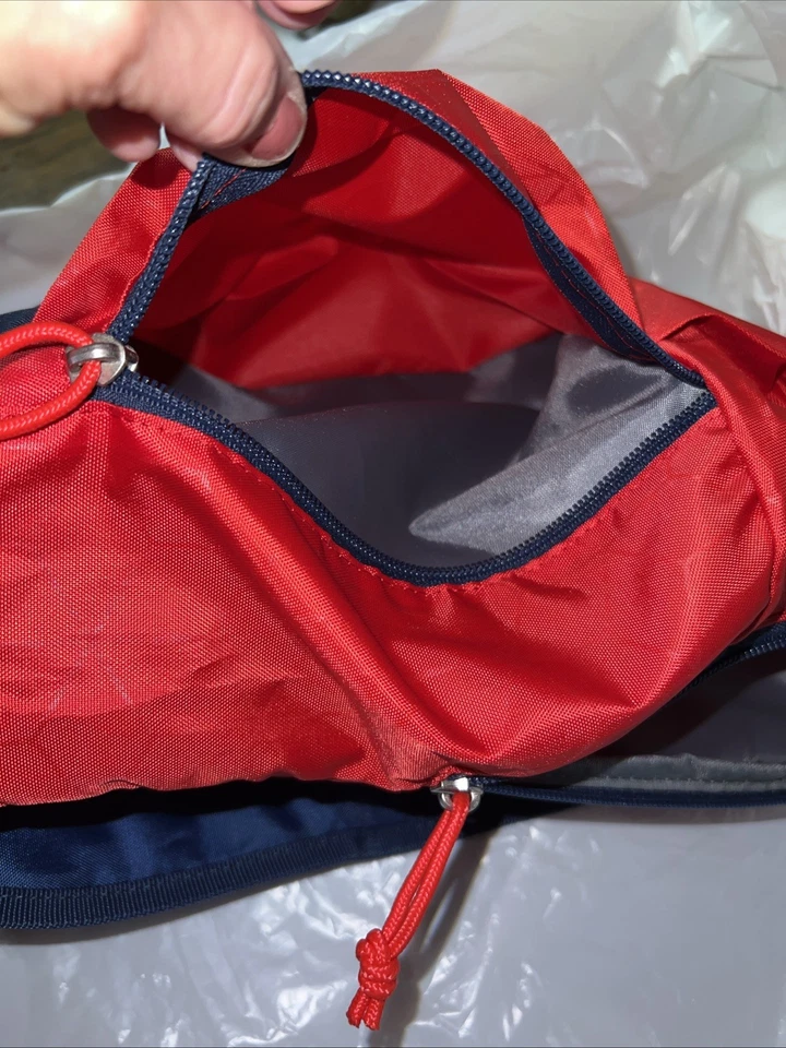 Mochila ligera Ozark Trail Day Pack 10L para senderismo y camping. Rojo/Marino B Foto 3 de 4