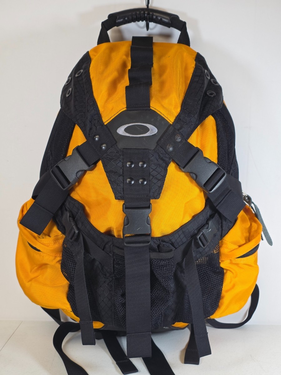 バッグ 90s OAKLEY BACKPACKS 921524__609.png?impolicy=OO_hero