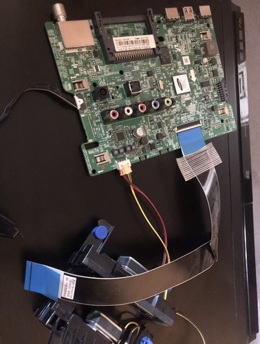mainboard Samsung BN94-12679E / BN41-02582B aus Samsung UE32M4005 Flex Kabel