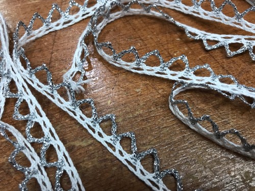 vintage cotton crochet metallic lace scallop 3/8" silver white 1 yd - Picture 4 of 4