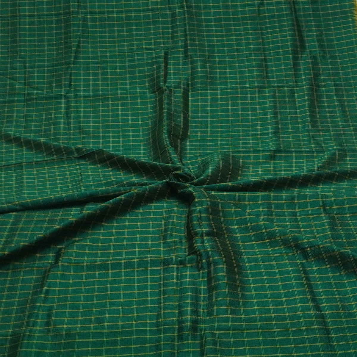 Sari Vintage En Soie Pure Vert - Tissu Artisanal Indien 3.7m X 40 Pouces - Namaste Vintage