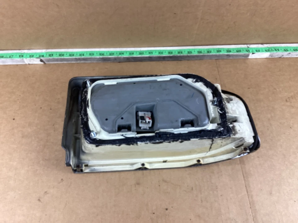 1992-1993 Mitsubishi Galant Rear Left Side Quarter Panel Mounted Tail Light - Image 4 of 4