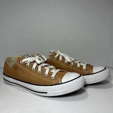 Converse  All Star Oxford sneakers in the "raw sugar" colorway. Unisex