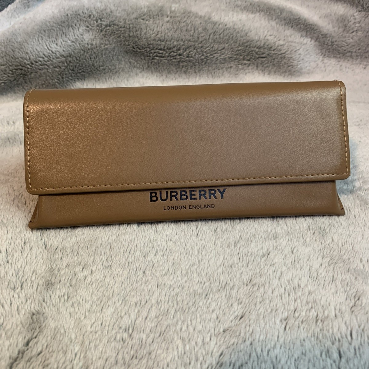 Burberry London Sunglasses Large Case Eyeglasses Authentic  display picture 2