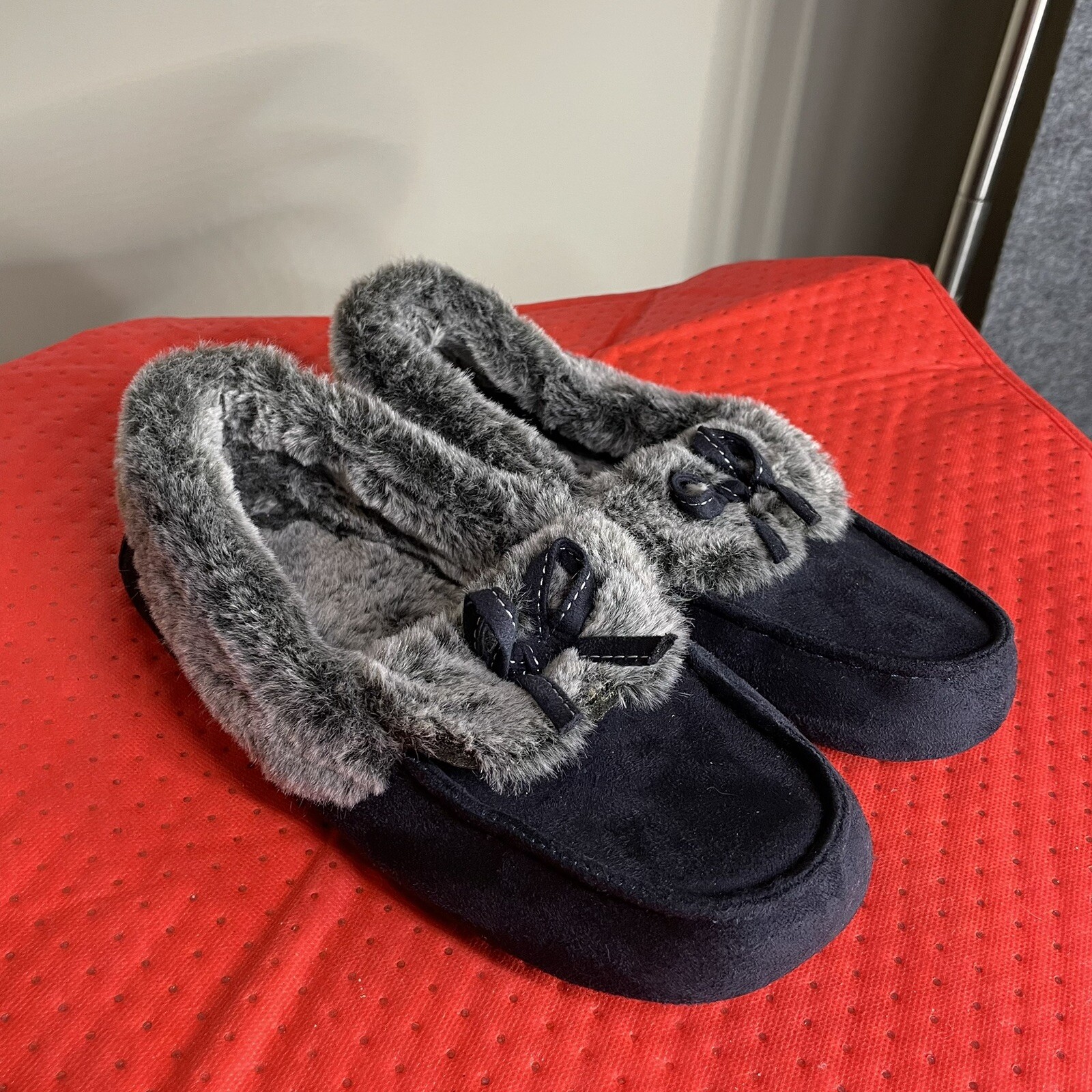 Women Faux Fur Lined Fuzzy Fluffy Suede Moccasin Slippers Size 10-image