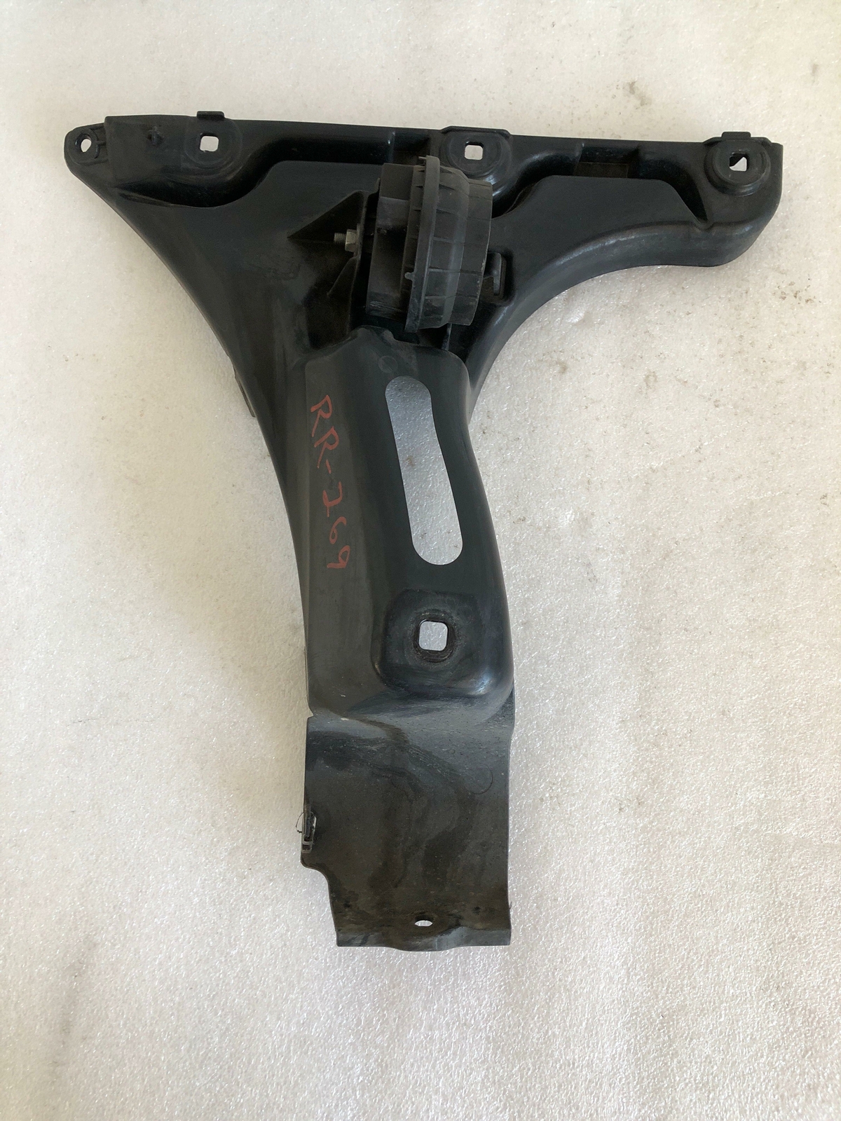 2008 BMW 535I Rear Bumper Mount Side Bracket Support Right Side 